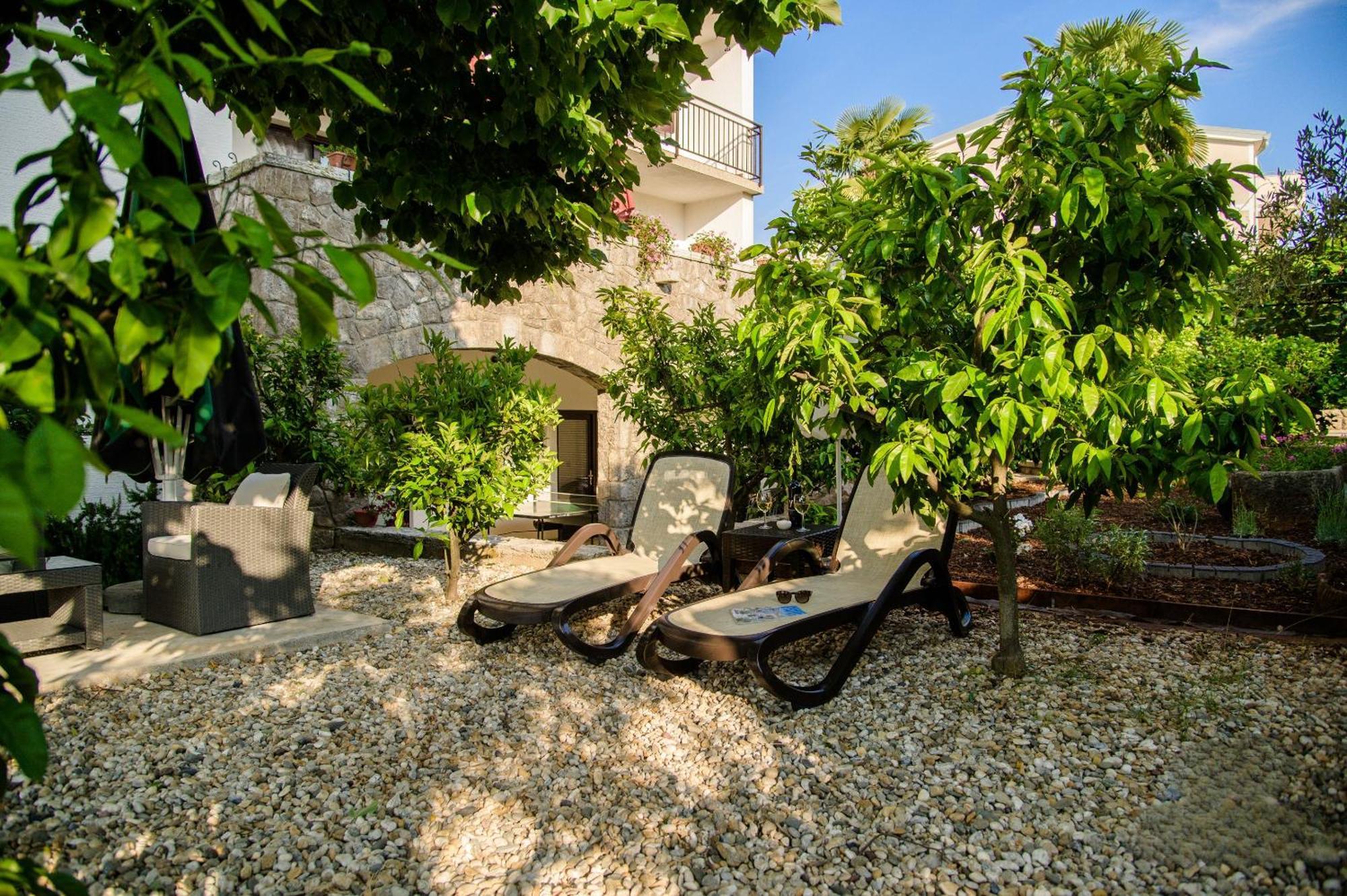 Bubi Apartments Malinska Bagian luar foto