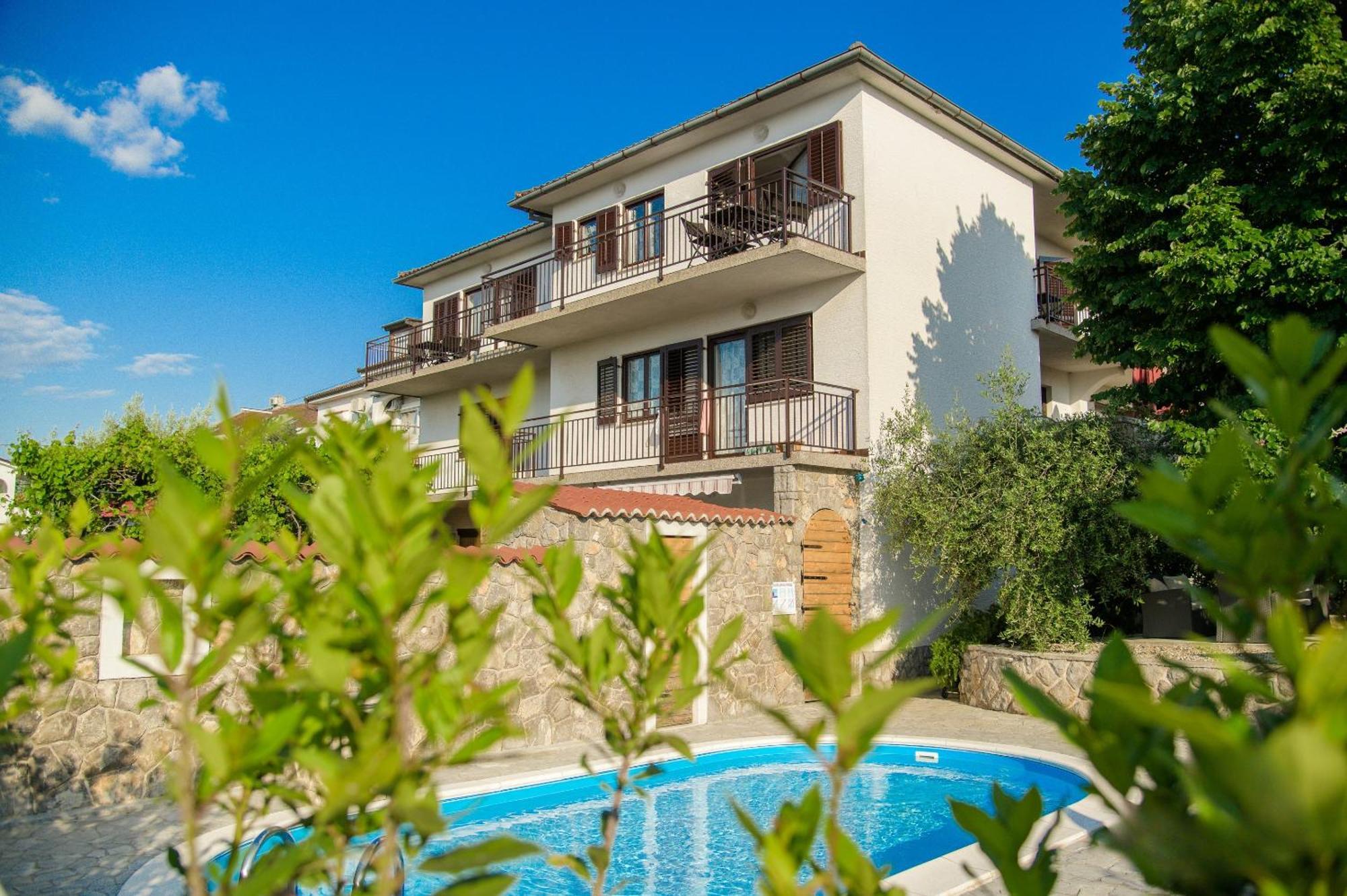 Bubi Apartments Malinska Bagian luar foto