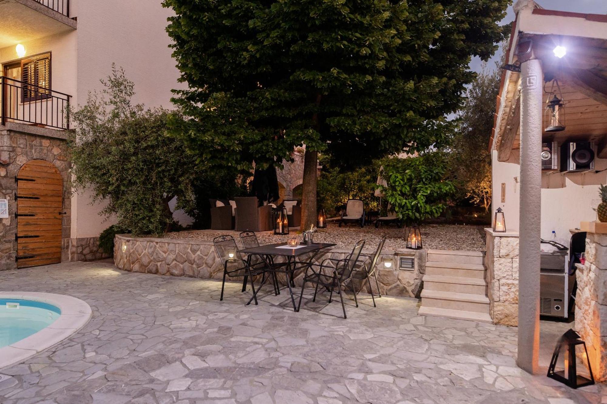 Bubi Apartments Malinska Bagian luar foto