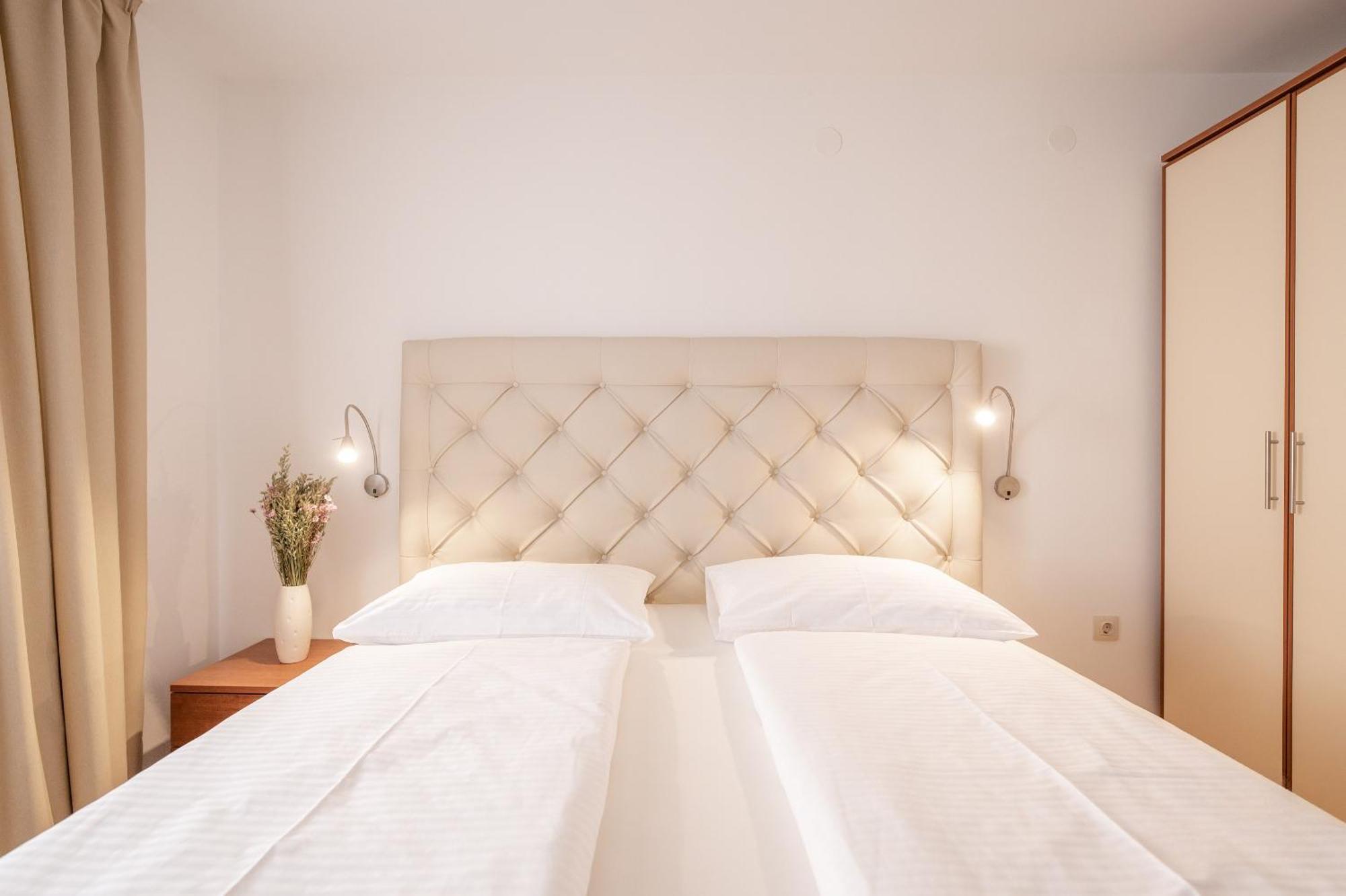 Bubi Apartments Malinska Bagian luar foto