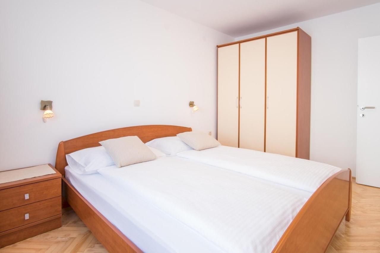 Bubi Apartments Malinska Bagian luar foto