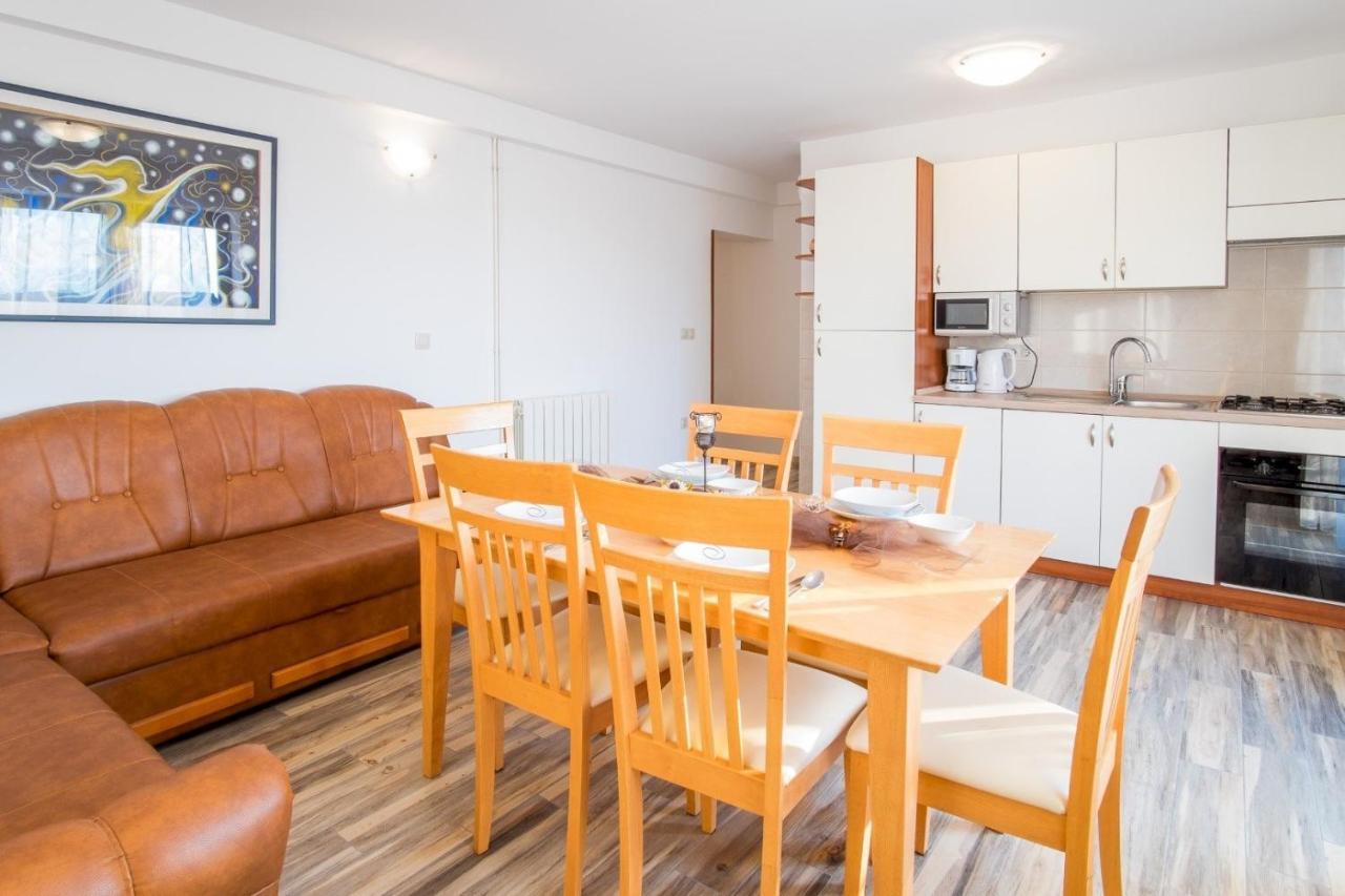 Bubi Apartments Malinska Bagian luar foto