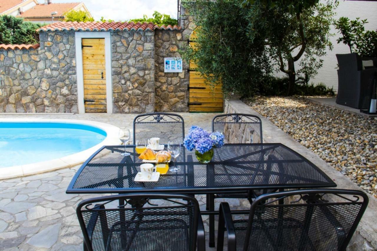Bubi Apartments Malinska Bagian luar foto