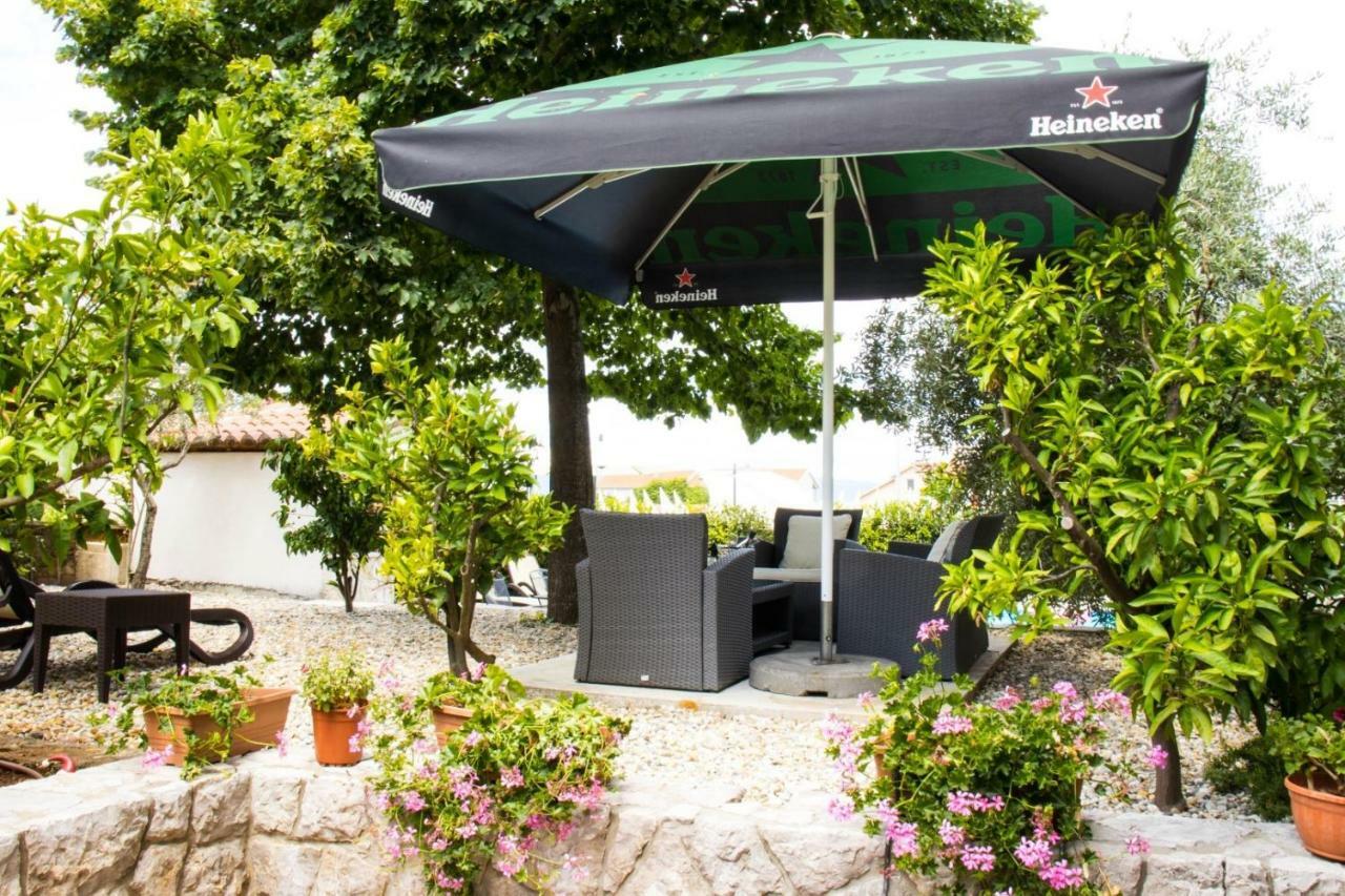 Bubi Apartments Malinska Bagian luar foto