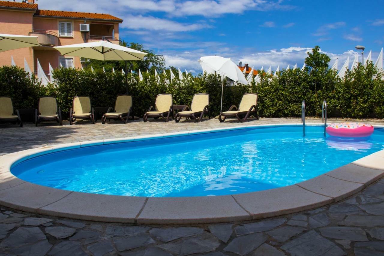 Bubi Apartments Malinska Bagian luar foto